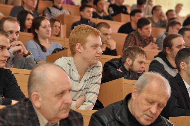 Prof. David Glass from Ulster University (Northern Ireland) delivering lectures on AI at GSTU